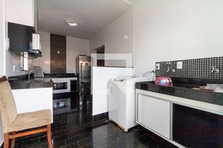 Casa à venda com 420m², 3 quartos e 6 vagasCozinha e Área de Serviço