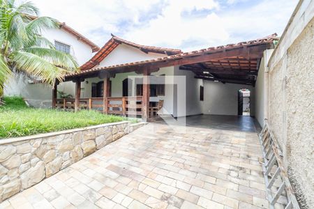 Casa à venda com 420m², 3 quartos e 6 vagasFachada
