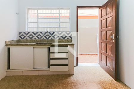 Casa para alugar com 140m², 4 quartos e 2 vagas Casa para alugar com 140m², 4 quartos e 2 vagasCozinha
