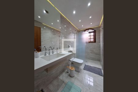 Casa à venda com 230m², 3 quartos e 4 vagas Casa à venda com 230m², 3 quartos e 4 vagasBanheiro