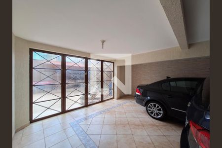 Casa à venda com 230m², 3 quartos e 4 vagas Casa à venda com 230m², 3 quartos e 4 vagasGaragem