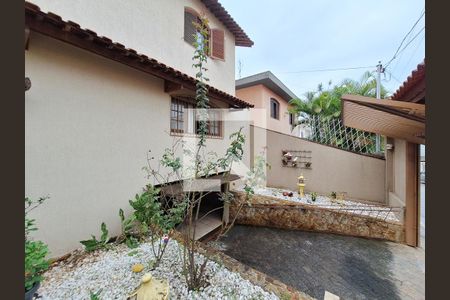 Casa à venda com 230m², 3 quartos e 4 vagas Casa à venda com 230m², 3 quartos e 4 vagasEntrada