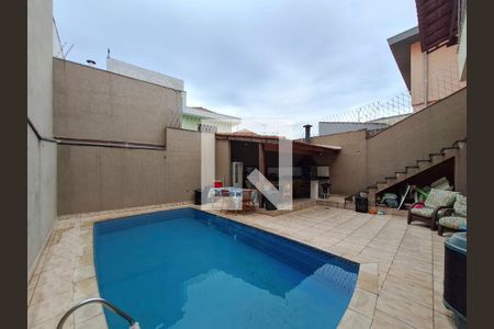 Casa à venda com 230m², 3 quartos e 4 vagas Casa à venda com 230m², 3 quartos e 4 vagasQuintal