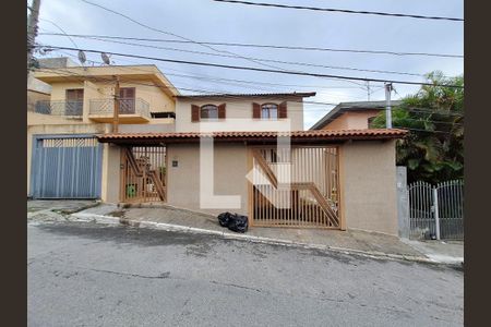 Casa à venda com 230m², 3 quartos e 4 vagas Casa à venda com 230m², 3 quartos e 4 vagasFachada