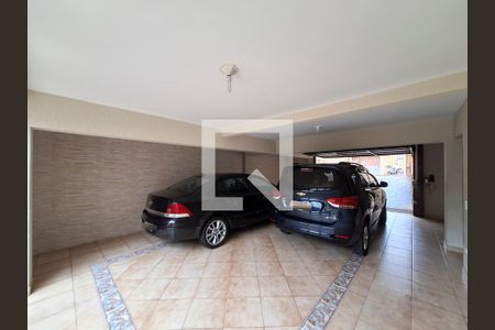 Casa à venda com 230m², 3 quartos e 4 vagas Casa à venda com 230m², 3 quartos e 4 vagasGaragem