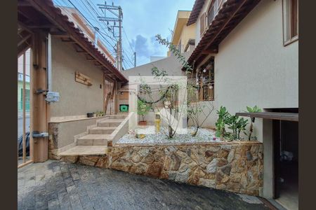 Casa à venda com 230m², 3 quartos e 4 vagas Casa à venda com 230m², 3 quartos e 4 vagasEntrada