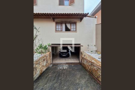 Casa à venda com 230m², 3 quartos e 4 vagas Casa à venda com 230m², 3 quartos e 4 vagasEntrada