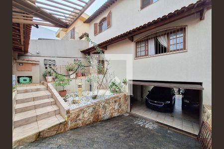 Casa à venda com 230m², 3 quartos e 4 vagas Casa à venda com 230m², 3 quartos e 4 vagasEntrada