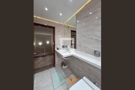 Casa à venda com 230m², 3 quartos e 4 vagas Casa à venda com 230m², 3 quartos e 4 vagasBanheiro