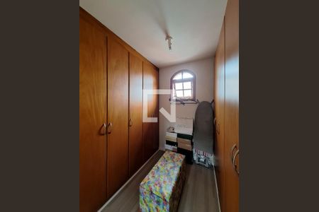 Casa à venda com 230m², 3 quartos e 4 vagas Casa à venda com 230m², 3 quartos e 4 vagasCloset Quarto 2