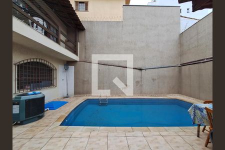 Casa à venda com 230m², 3 quartos e 4 vagas Casa à venda com 230m², 3 quartos e 4 vagasQuintal