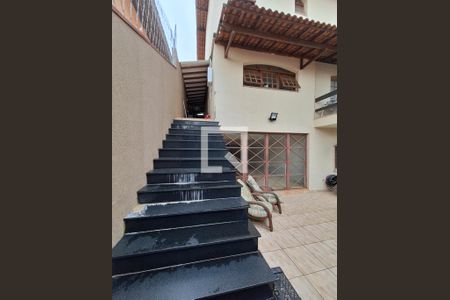 Casa à venda com 230m², 3 quartos e 4 vagas Casa à venda com 230m², 3 quartos e 4 vagasQuintal