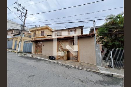 Casa à venda com 230m², 3 quartos e 4 vagas Casa à venda com 230m², 3 quartos e 4 vagasFachada