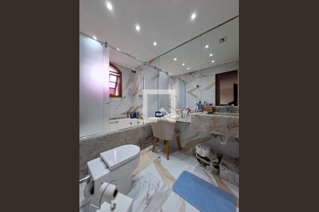 Casa à venda com 230m², 3 quartos e 4 vagas Casa à venda com 230m², 3 quartos e 4 vagasBanheiro quarto 2