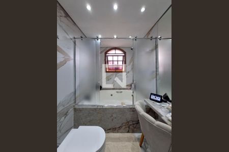 Casa à venda com 230m², 3 quartos e 4 vagas Casa à venda com 230m², 3 quartos e 4 vagasBanheiro quarto 2