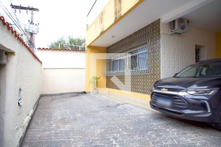 Casa à venda com 236m², 4 quartos e 4 vagas Casa à venda com 236m², 4 quartos e 4 vagasGaragem
