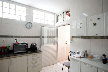 Casa à venda com 236m², 4 quartos e 4 vagas Casa à venda com 236m², 4 quartos e 4 vagasCozinha