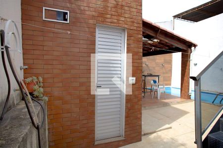 Casa à venda com 236m², 4 quartos e 4 vagas Casa à venda com 236m², 4 quartos e 4 vagasSauna