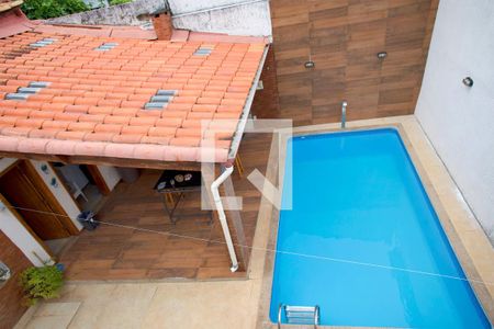 Casa à venda com 236m², 4 quartos e 4 vagas Casa à venda com 236m², 4 quartos e 4 vagasPiscina