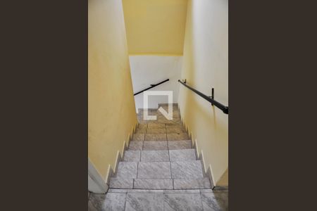 Casa à venda com 170m², 3 quartos e 4 vagasDetalhe - Escada Quartos