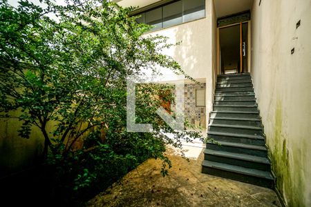 Casa à venda com 300m², 4 quartos e 4 vagas Casa à venda com 300m², 4 quartos e 4 vagasQuintal