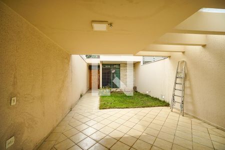 Casa à venda com 300m², 4 quartos e 4 vagas Casa à venda com 300m², 4 quartos e 4 vagasGaragem