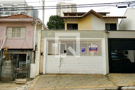 Casa à venda com 300m², 4 quartos e 4 vagas Casa à venda com 300m², 4 quartos e 4 vagasFachada