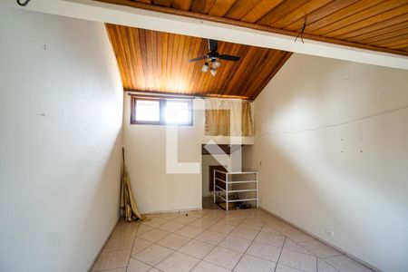 Casa à venda com 300m², 4 quartos e 4 vagas Casa à venda com 300m², 4 quartos e 4 vagasSótão