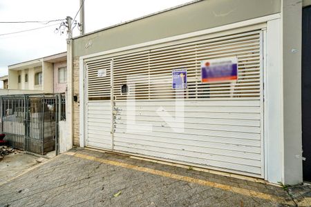 Casa à venda com 300m², 4 quartos e 4 vagas Casa à venda com 300m², 4 quartos e 4 vagasFachada