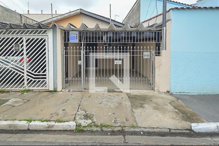 Casa para alugar com 115m², 2 quartos e 1 vaga Casa para alugar com 115m², 2 quartos e 1 vagaFachada