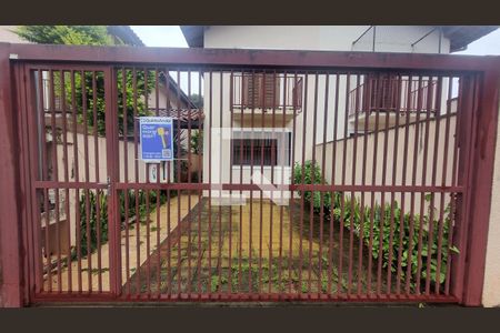 Casa à venda com 95m², 3 quartos e 2 vagas Casa à venda com 95m², 3 quartos e 2 vagasFachada