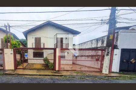 Casa à venda com 95m², 3 quartos e 2 vagas Casa à venda com 95m², 3 quartos e 2 vagasFachada