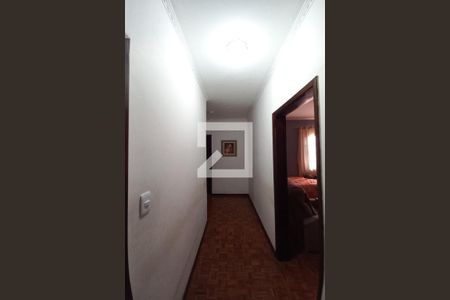 Casa à venda com 241m², 3 quartos e 4 vagas Casa à venda com 241m², 3 quartos e 4 vagasCorredor