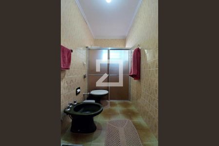 Casa à venda com 241m², 3 quartos e 4 vagas Casa à venda com 241m², 3 quartos e 4 vagasBanheiro da Suíte