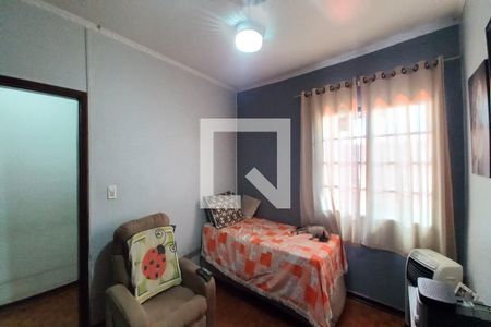 Casa à venda com 241m², 3 quartos e 4 vagas Casa à venda com 241m², 3 quartos e 4 vagasQuarto 2