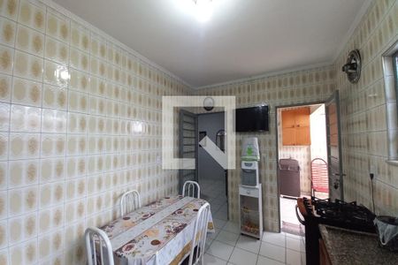 Casa à venda com 241m², 3 quartos e 4 vagas Casa à venda com 241m², 3 quartos e 4 vagasCozinha