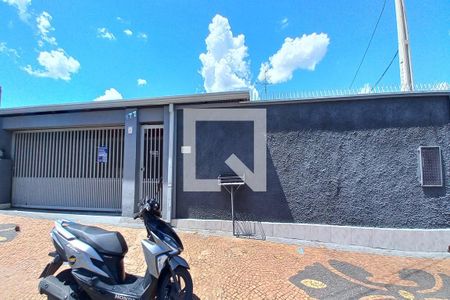 Casa à venda com 241m², 3 quartos e 4 vagas Casa à venda com 241m², 3 quartos e 4 vagasFachada do Prédio