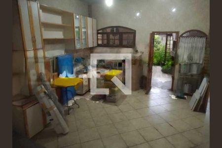 Casa à venda com 341m², 4 quartos e sem vaga