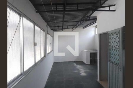 Casa à venda com 102m², 4 quartos e sem vaga