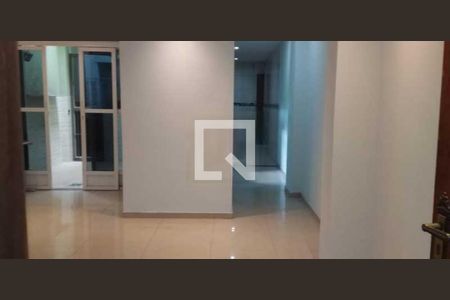 Casa à venda com 239m², 2 quartos e 1 vaga