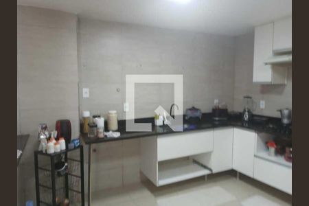Casa à venda com 86m², 3 quartos e sem vaga