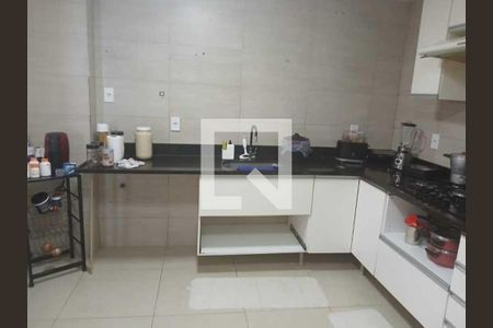 Casa à venda com 86m², 3 quartos e sem vaga