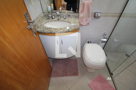 Casa à venda com 419m², 5 quartos e 6 vagasQuarto 3 - Banheiro