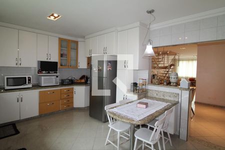 Casa à venda com 419m², 5 quartos e 6 vagasCozinha