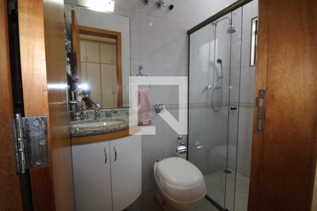 Casa à venda com 419m², 5 quartos e 6 vagasQuarto 3 - Banheiro