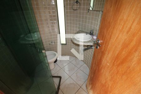 Casa à venda com 419m², 5 quartos e 6 vagasEdícula - Banheiro 2