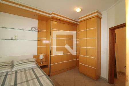 Casa à venda com 419m², 5 quartos e 6 vagasQuarto 2