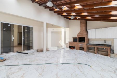 Casa à venda com 280m², 5 quartos e 3 vagas Casa à venda com 280m², 5 quartos e 3 vagasChurrasqueira