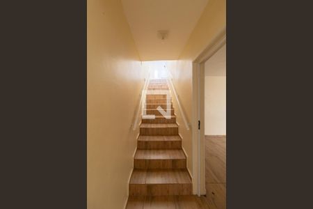 Casa à venda com 280m², 5 quartos e 3 vagas Casa à venda com 280m², 5 quartos e 3 vagasEscada