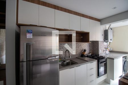 Cozinha de apartamento para alugar com 2 quartos, 43m² em Parque Pinheiros, São Paulo